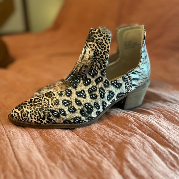 Animal print slip on booties - Picture 2 of 5